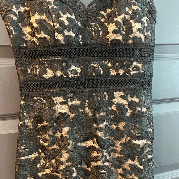 Avery G Lace Dress - Picture 3 of 8